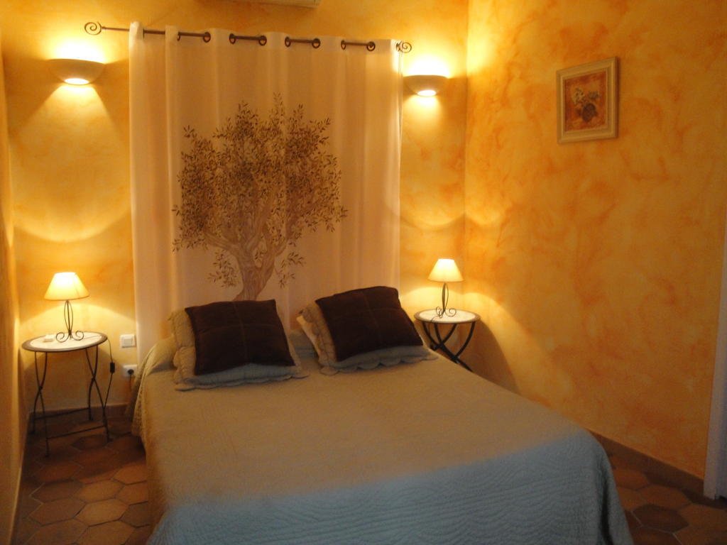 Villa Bastide de la Treille Montaren-et-Saint-Médiers Habitación foto
