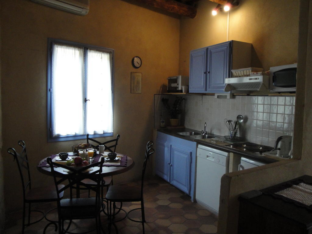 Villa Bastide de la Treille Montaren-et-Saint-Médiers Habitación foto